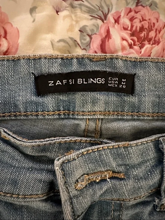 Embroidered Light Denim Skinny Jeans with Floral Detail - Picture 2 of 11